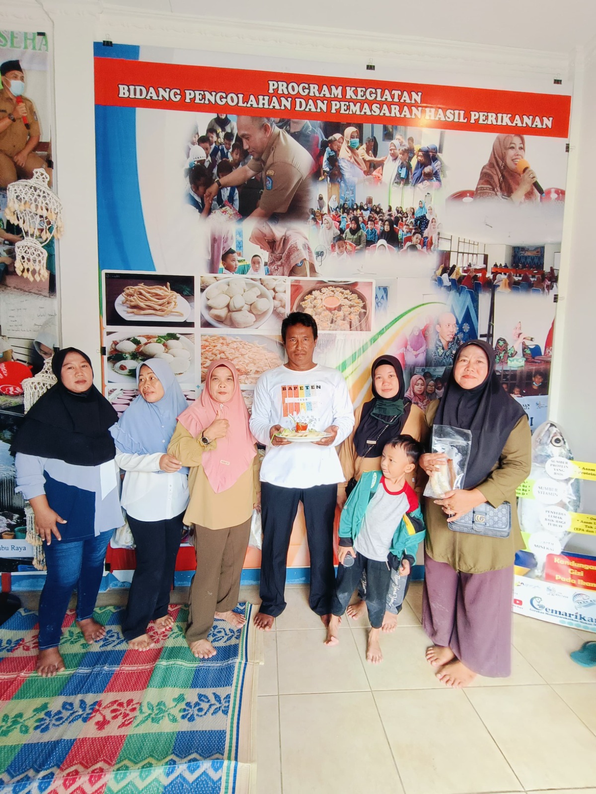 Pelatihan dan Praktek Diversifikasi Olahan Ikan memanfaatkan Hasil Perikanan